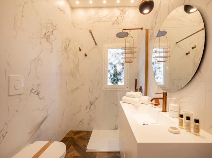 Bathroom 3, Sfazion - Central Apartment, Bari