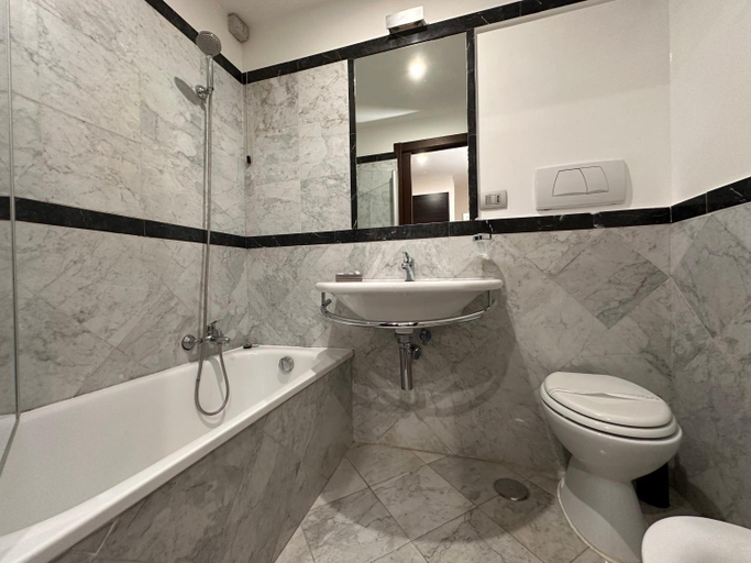 Bathroom 5, Maison delle Naiadi, Rome