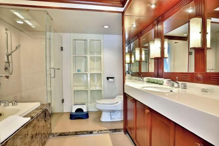 Bathroom 3, Weisheng Xiangyi Hotel (Xiangyi Building), Huzhou