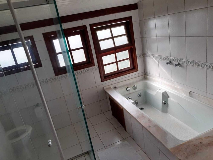 Bathroom, Pousada Halliny do Rosa, Imbituba
