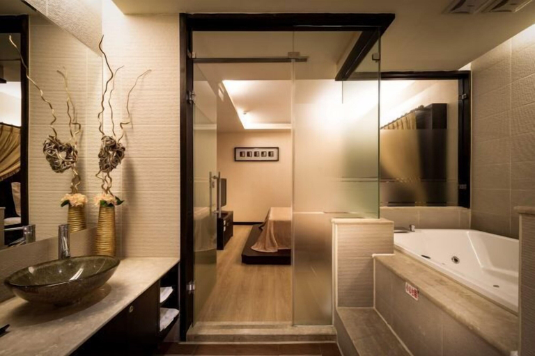 Bathroom 4, Only Love Motel, New Taipei City