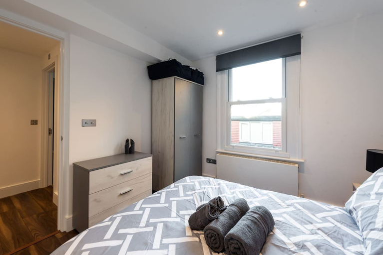 Room 2, Stunning Hyde Park Apartment SS3, London