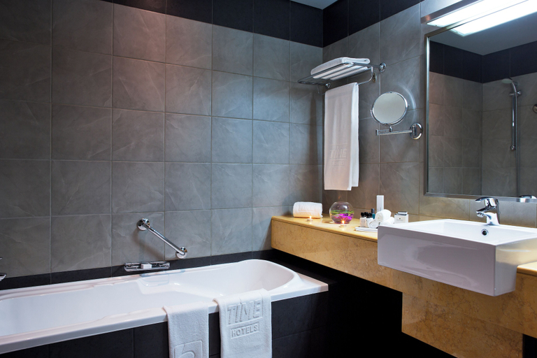 Bathroom 5, Time Grand Plaza, Dubai