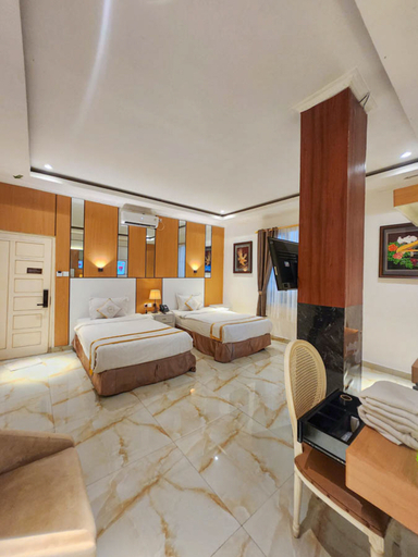 bedroom 13
