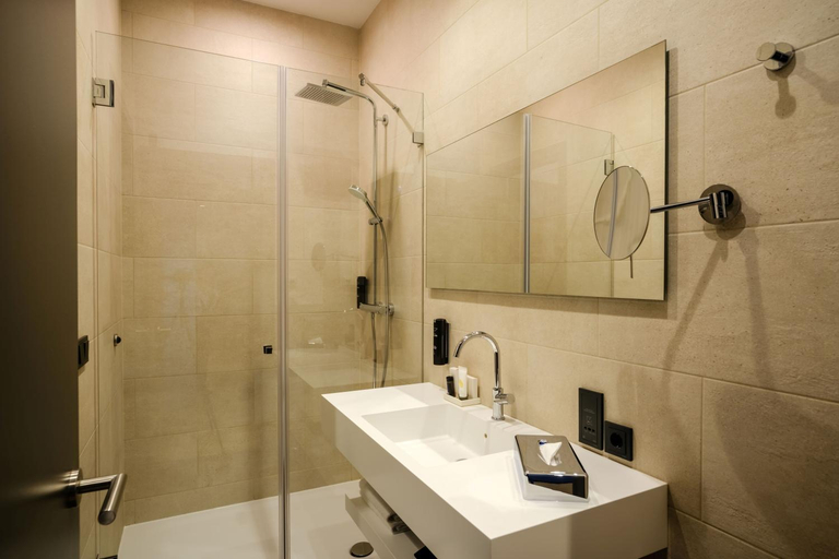 Bathroom 5, mk hotel tirana, Tiranës