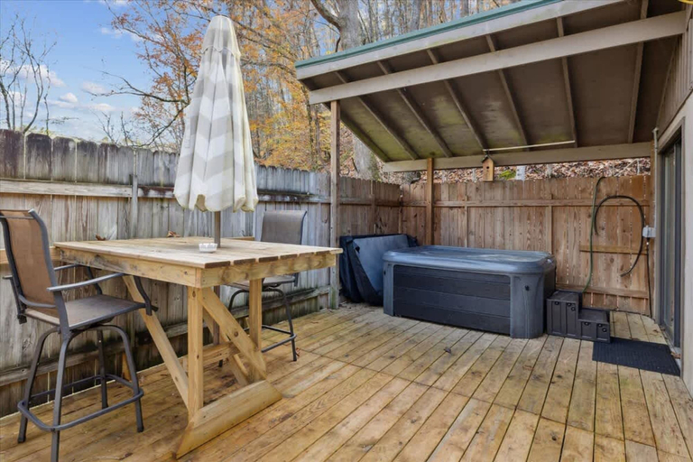 Room 3, Stone Haven Cabin by Beyond Expectations With Hot Tub, Sevier
