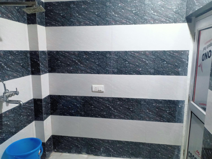 Bathroom 3, HOTEL ALPINE, Chandigarh