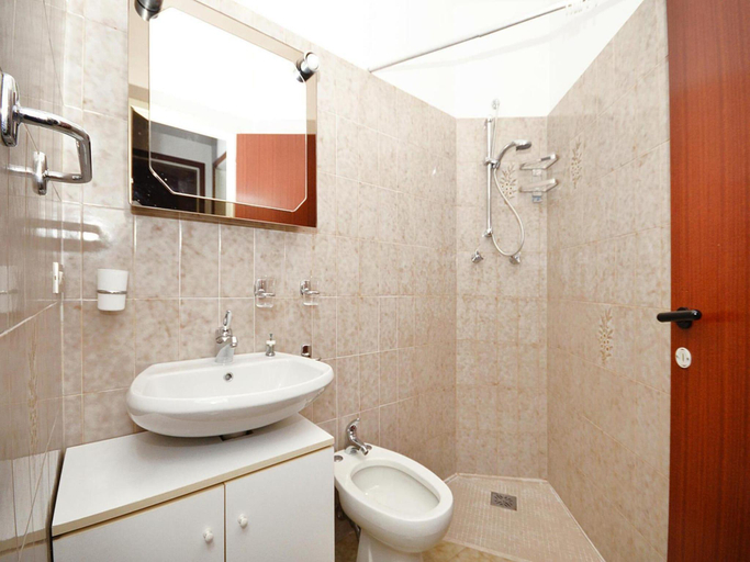 Bathroom 3, Apartments Bianco Nero, Lignano Sabbiadoro, Udine
