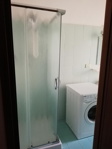 Bathroom 5, Casa 21, Ferrara