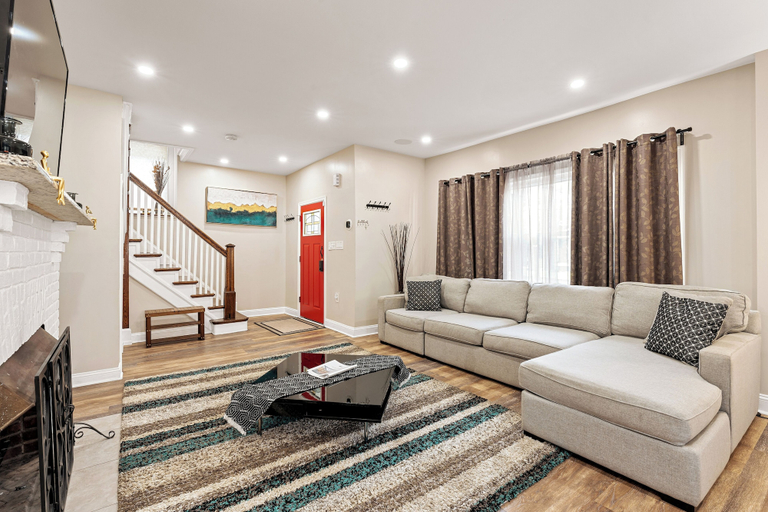 Living area 3, Tudor Lux, Delaware