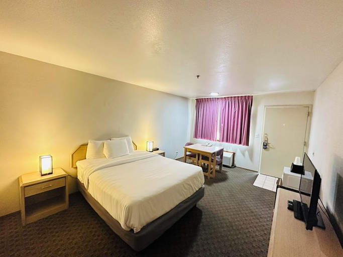 Bedroom 3, Timberland Inn & Suites, Cowlitz