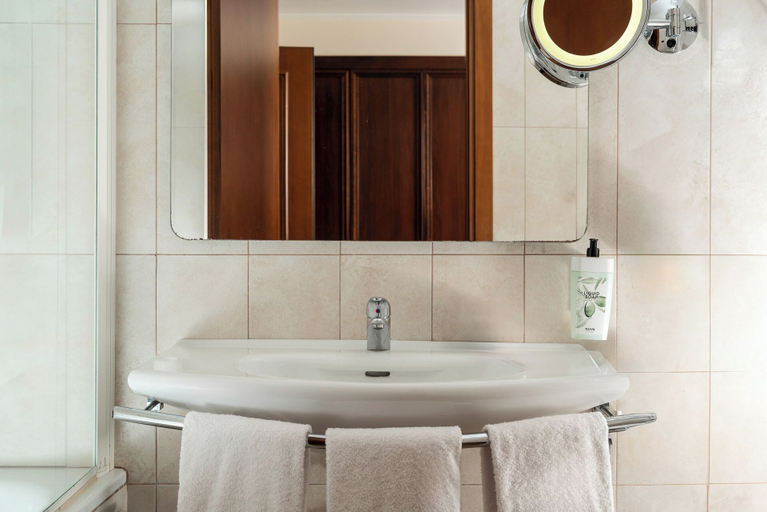Bathroom 4, Hotel Athena, Siena