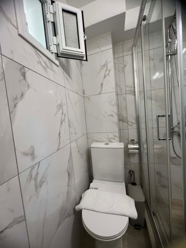 Bathroom 2, Suzana's Urban apartment, Central Macedonia