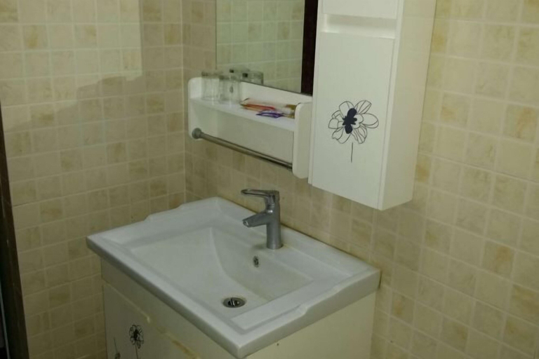 Bathroom 5, Apollo Hotel, South Guizhou, Linyi