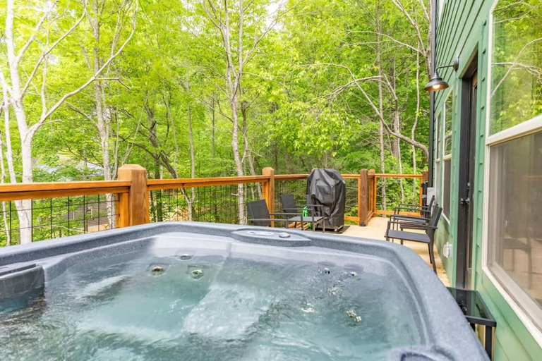 Room 2, Green Bear Cabin by Beyond Expectations With Hot Tub, Sevier