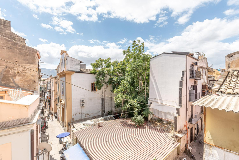 Others 5, Le perle del capo, Palermo