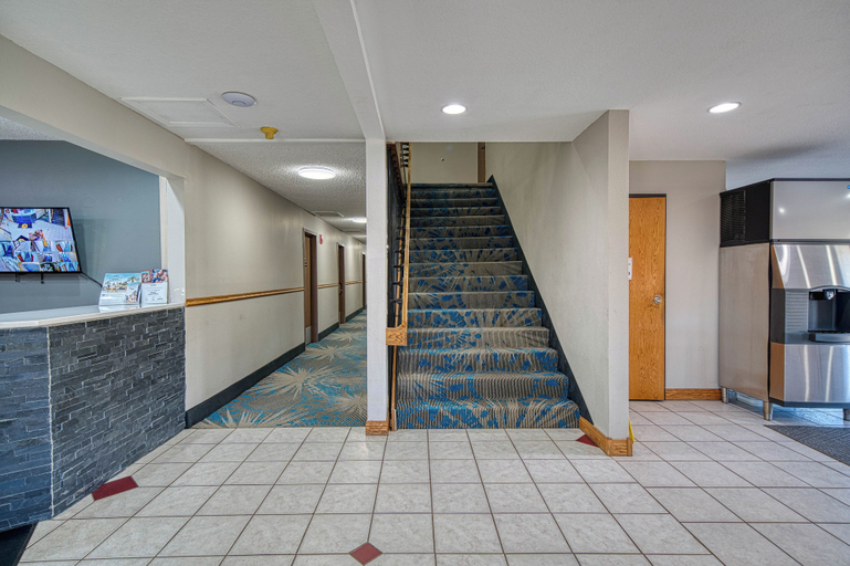 Others 5, Super 8 By Wyndham Sturgis, Meade