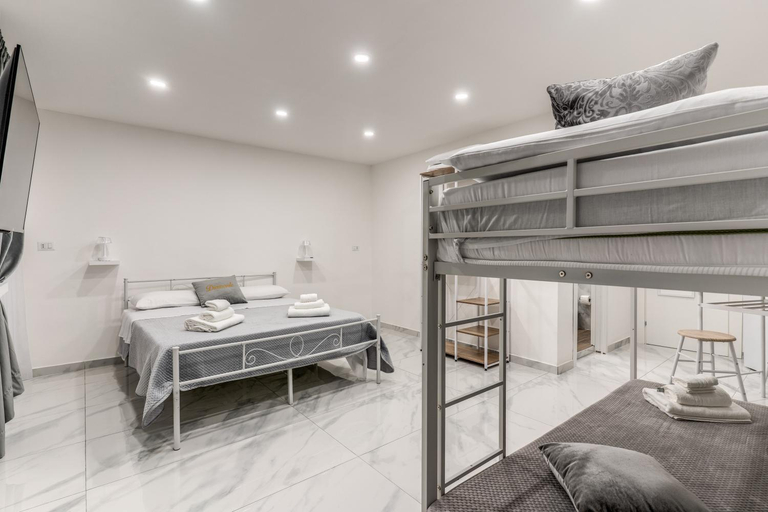 3, Casa Dora, Napoli