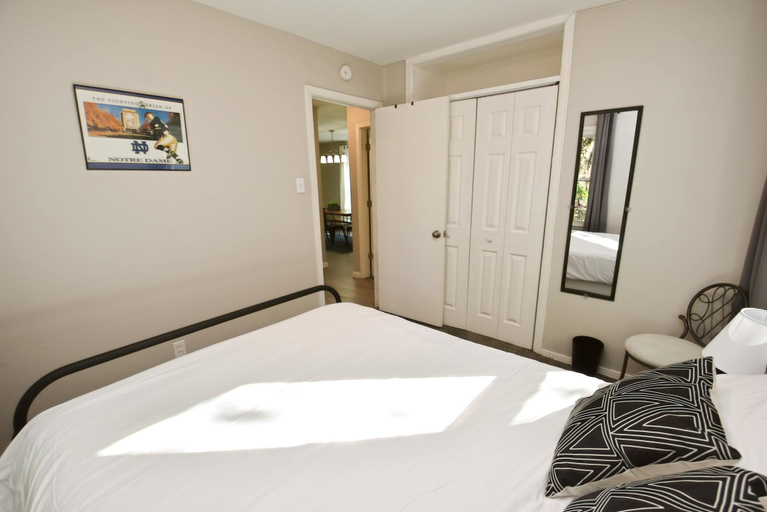 Bedroom 3, 3 Blocks to Notre Dame 2 Bedroom 1 Bath Home 815, Saint Joseph