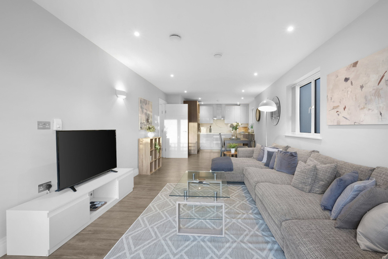 Living area 3, The Isleworth Garden Retreat 3BR 2BA with Gated Parking, London
