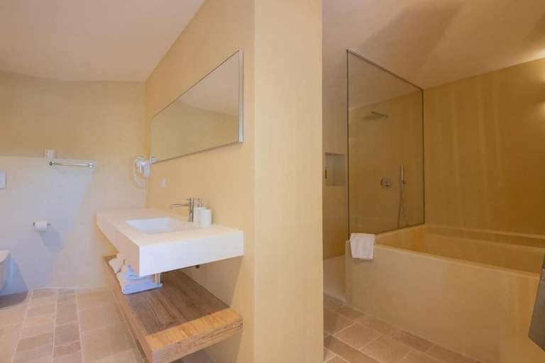 Bathroom 2, Borgo Cucumo, Bari