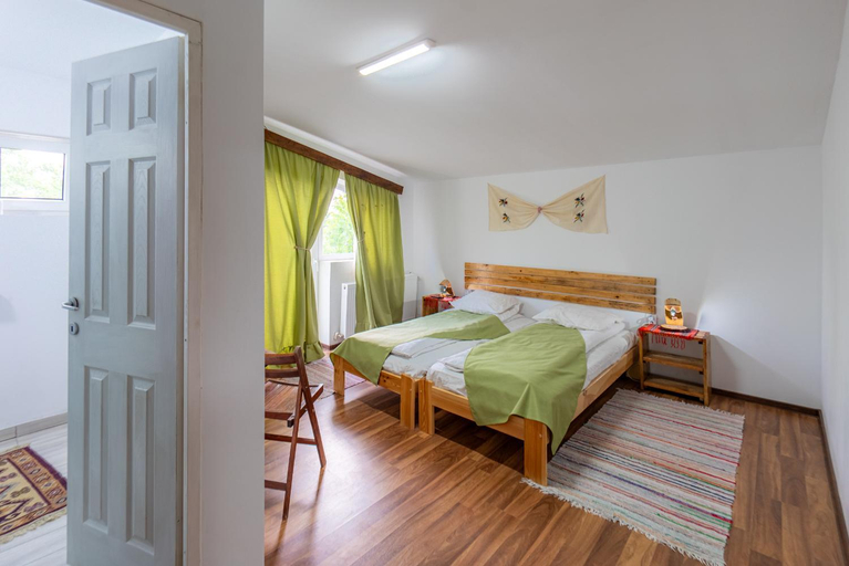 Bedroom, Pensiunea Voicu, Greci