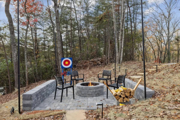 Room 5, Green Bear Cabin by Beyond Expectations With Hot Tub, Sevier