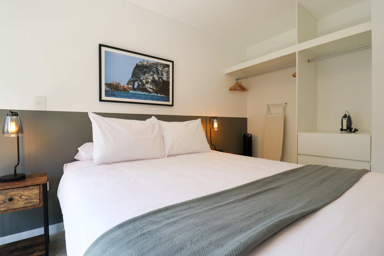 Room 2, w Sunny 1BR w Balcony in Vibrant San Isidro, Lima