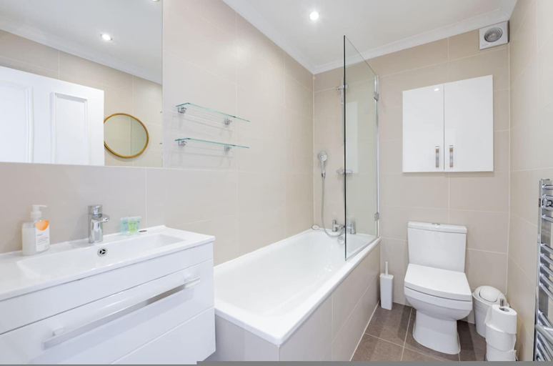 Room 4, Beautiful Hampstead Home RH6, London