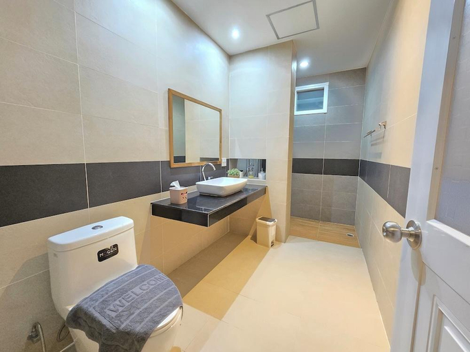 Bathroom, Prangthonggardenhome, Huai Yot