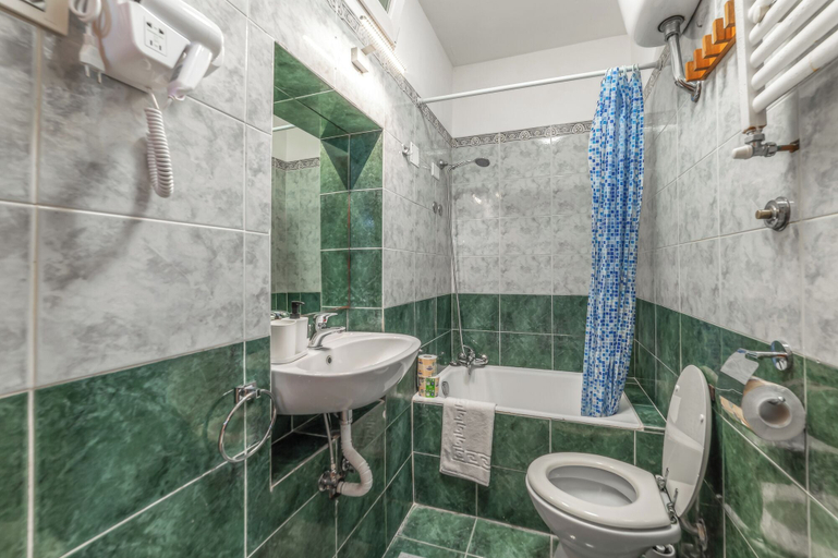 Bathroom, Casa Sincera - Ospedale Gemelli, Rome