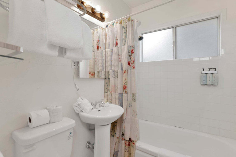 Bathroom, Little Bear #1079, San Bernardino