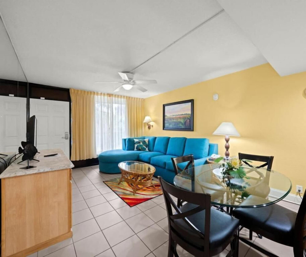 Living area 2, Magic Tree Resort by Coolvacay, Osceola