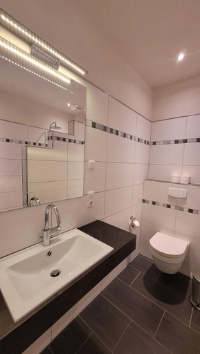 Bathroom 2, Hof Hahnenberg, Diepholz