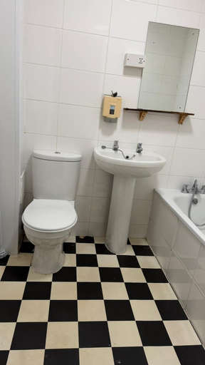 Bathroom 3, Royal Lodge Maidstone, Kent