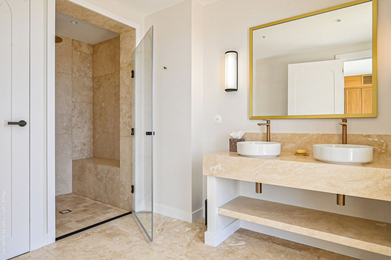 Bathroom 5, Maison Calc, Bouches-du-Rhône
