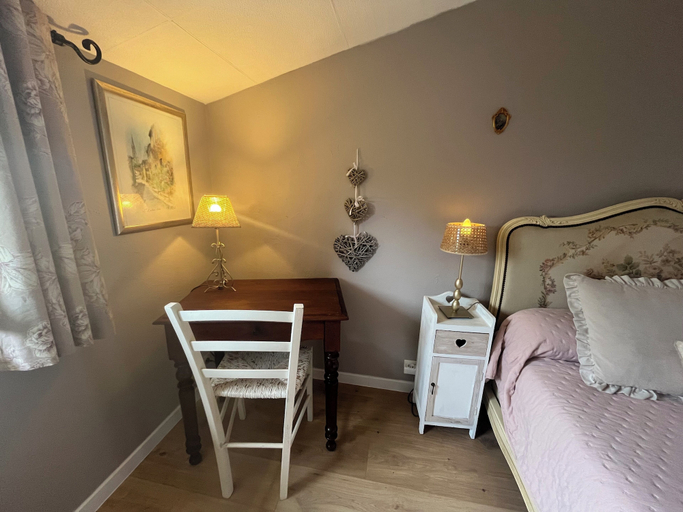 Bedroom 3, Chambres Peyroutas, Gironde