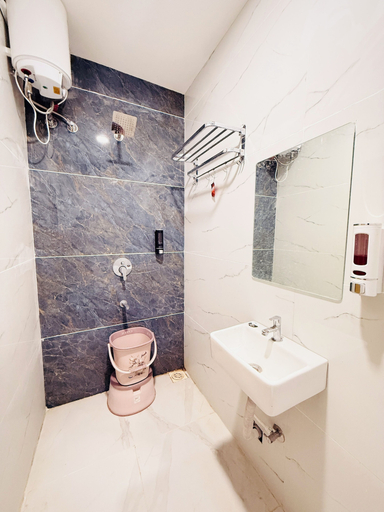 Bathroom 4, Hotel Atishay, Ujjain