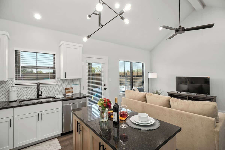 Interior 2, Lucille's Abode With Hot Tub, Gillespie