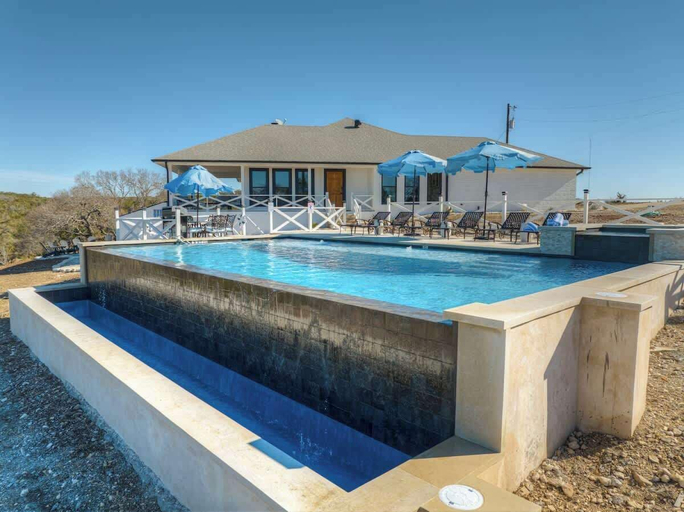 Primary image, Hilltop Lux Haus With Infinitypool-hottub-pooltable, Gillespie