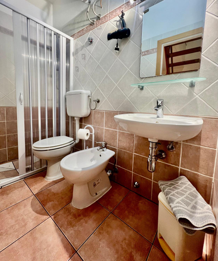 Bathroom 3, Case Vacanze Maestrale, Livorno