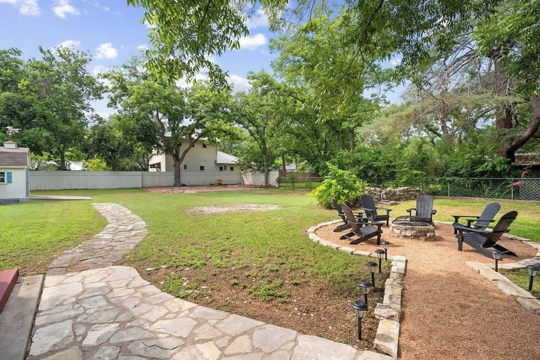 Property grounds 4, Pecan Retreat-half Mile to Main, Gillespie
