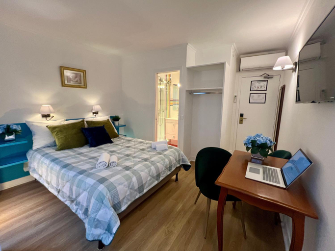 Bedroom 2, Hotel La Sanguine, Paris