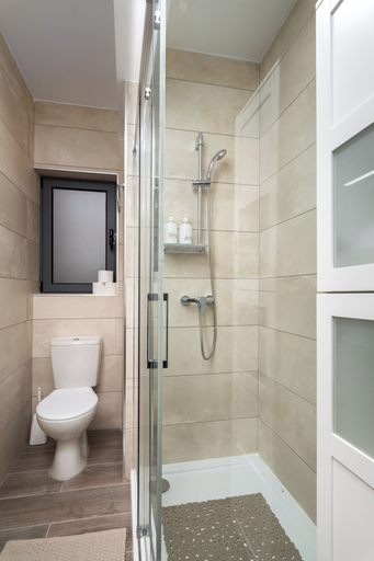 Bathroom 3, Chic Stay Near Yacht Marina 2 Balconies