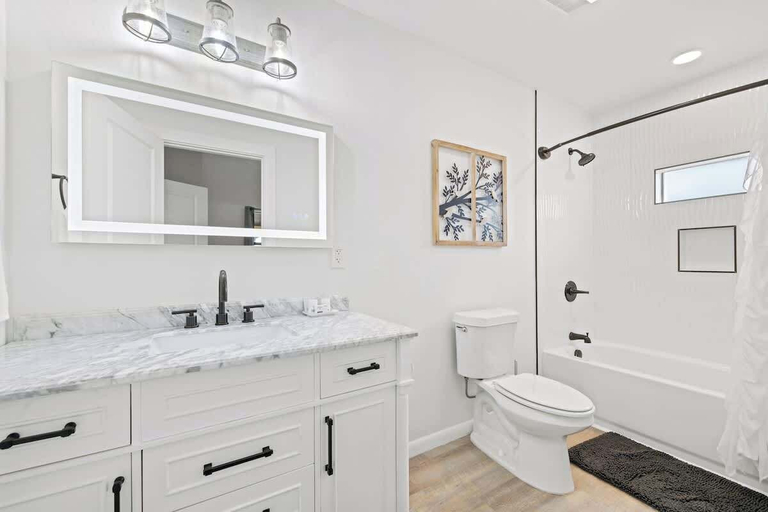 Bathroom 5, Rivers Edge Cottages With Hot Tub, Gillespie