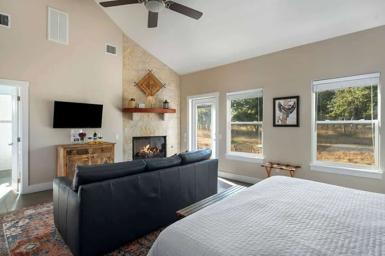 Room 4, Luxury Homes! With a Pool-jacuzzi-outdoor Kitchen!, Gillespie