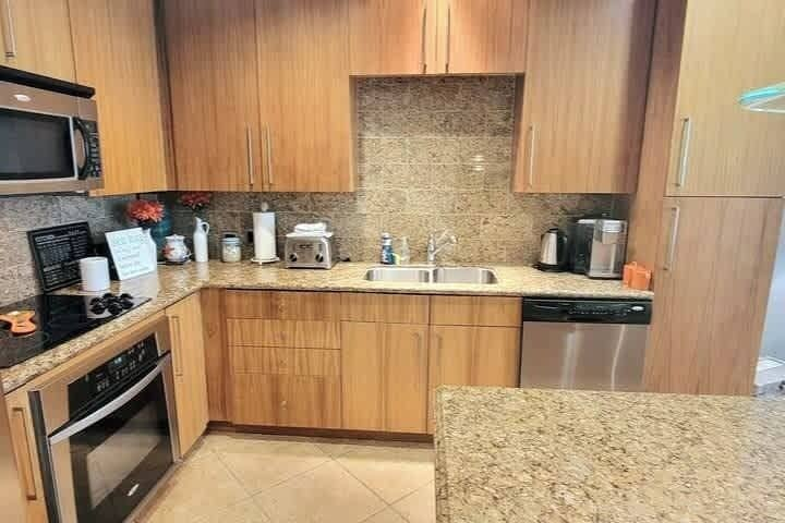 Others 5, Luxury 17th Floor Beachfront - Stunning Views, Cameron