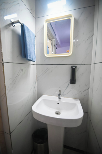 Bathroom 2, CR7 Stay Rooms and Homestay, Uttara Kannada