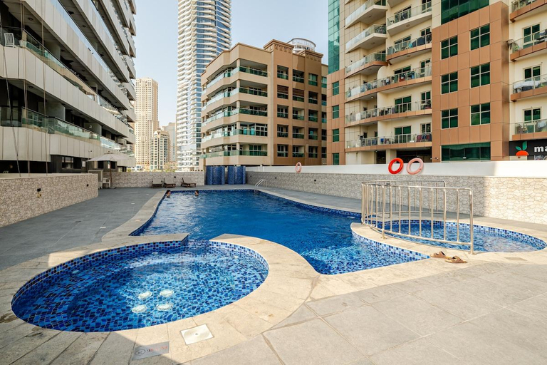 Sport & Beauty 2, Modern 1BR Apartment in Dubai Marina with sea view, Dubai