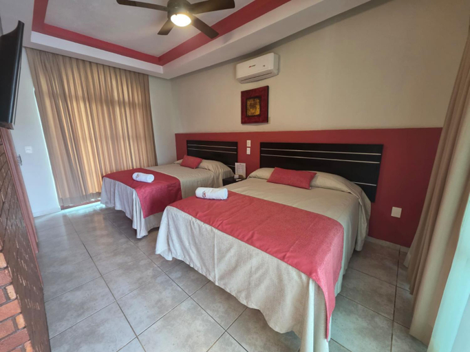 Bedroom 2, Hotel y Suites Los Encantos, Compostela